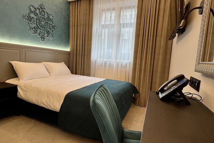 Room 5 of 70
