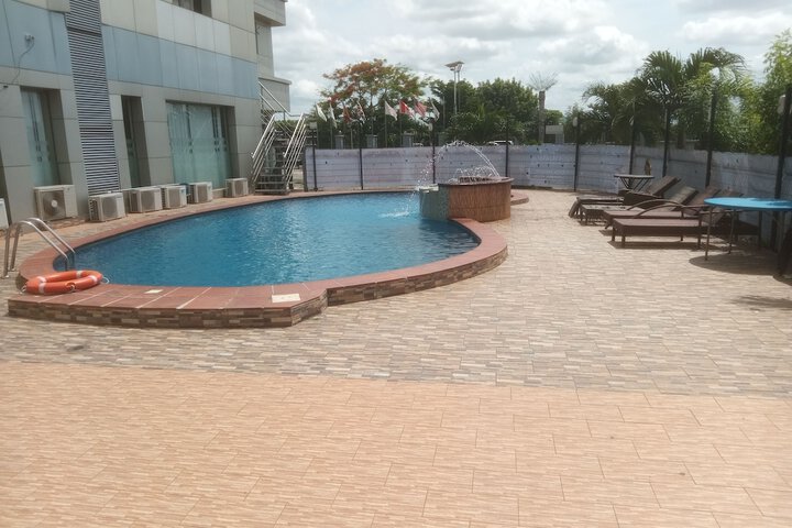 Pool 10 of 17