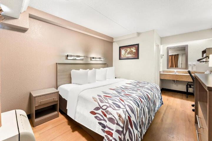 Standard | King Bed (2 of 18)