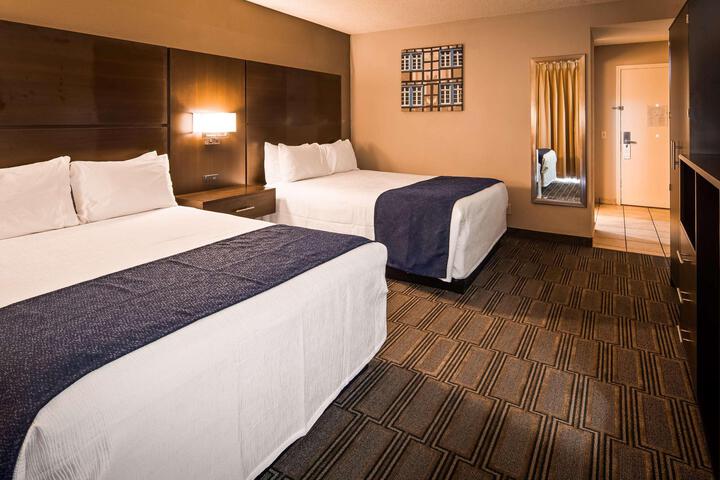 1 Queen Bed (5 of 17)