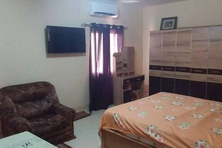 Room 9 of 28