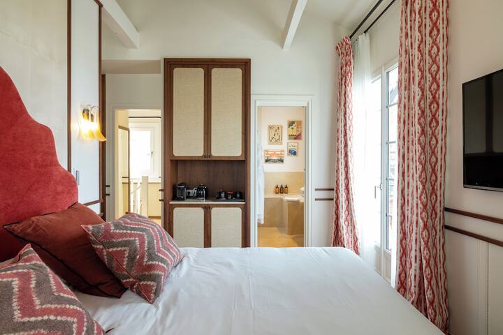 Room 5 of 48