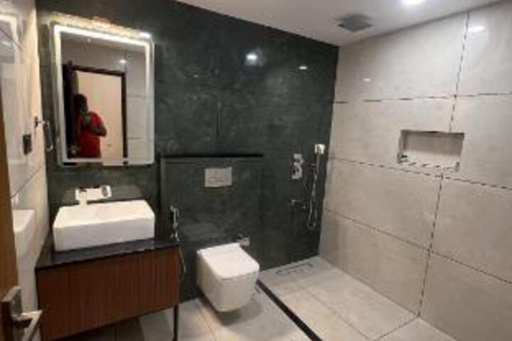 Room 7 of 16