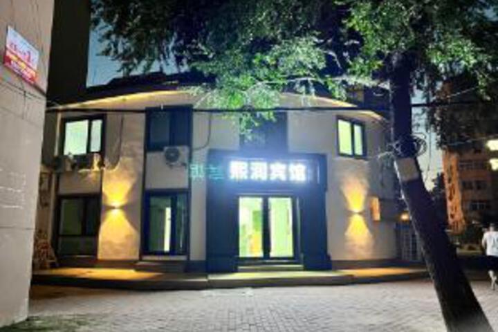 Xirun Hotel (Qingdao Zhanqiao Railway Station Branch)