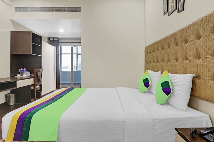 Room 8 of 38