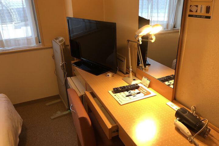 Room 8 of 50