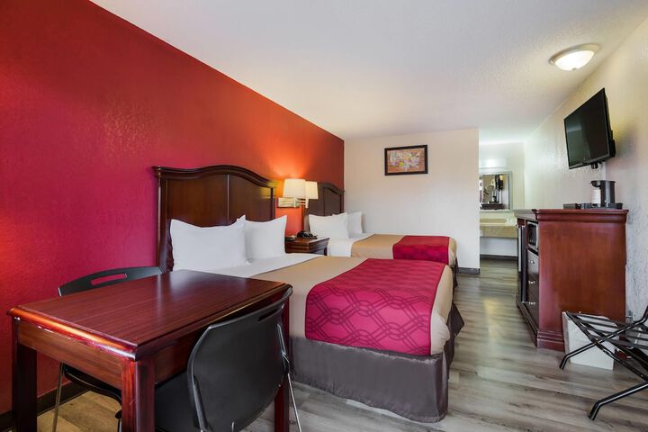 Room 10 of 27
