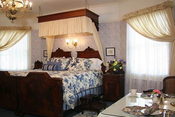 Room 19 of 38