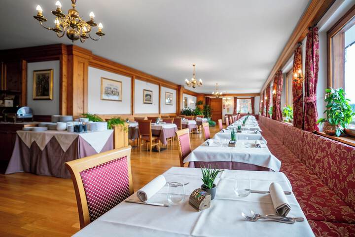 Dining 43 of 54