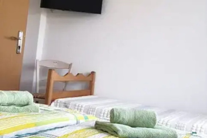 Room 2 of 5