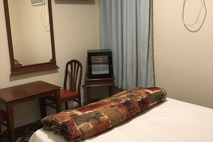 Room 8 of 28
