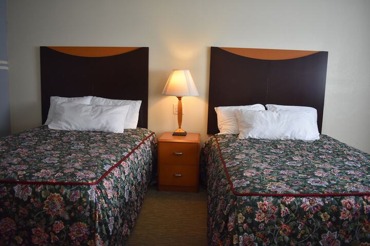 2 Double Beds (4 of 6)