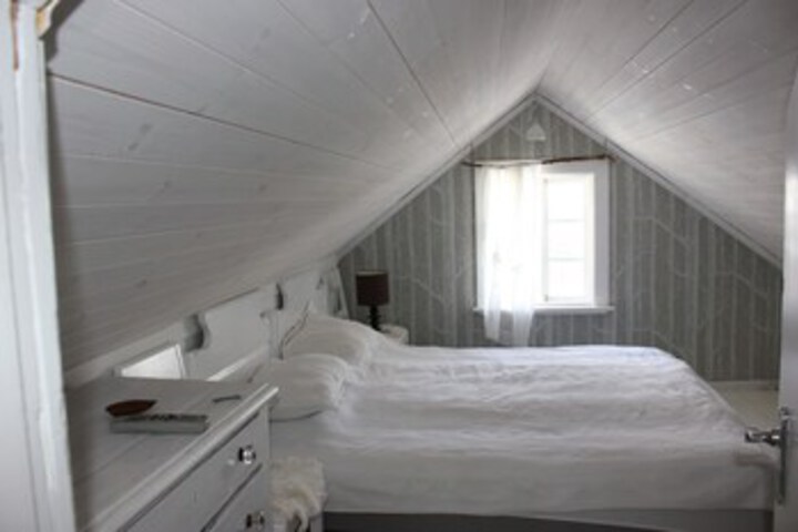 Room 9 of 18