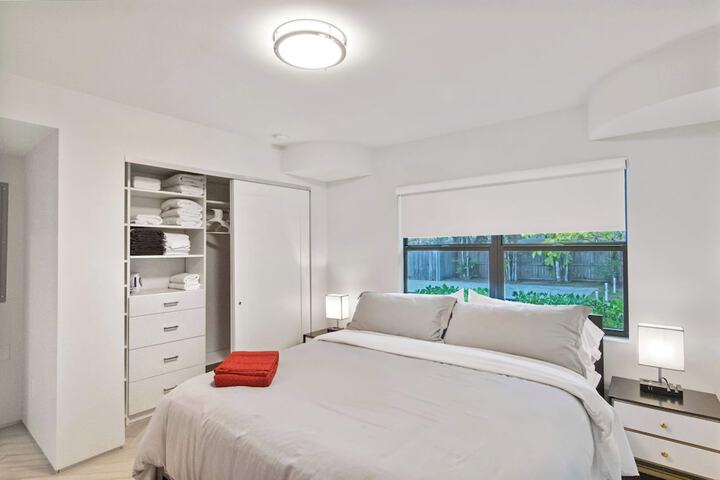 Room 6 of 25