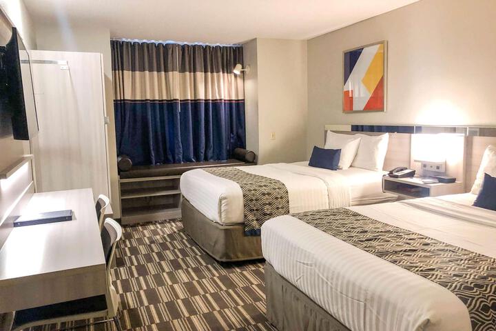 1 Queen Bed Accessible Room (9 of 20)