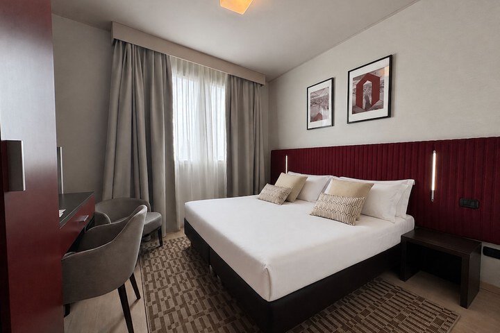 Room 12 of 27