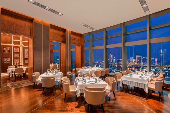 Dining 75 of 106