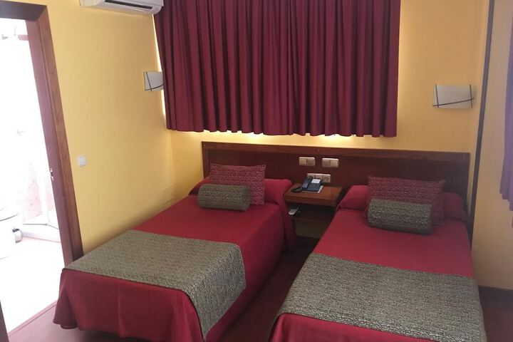 Room 10 of 21
