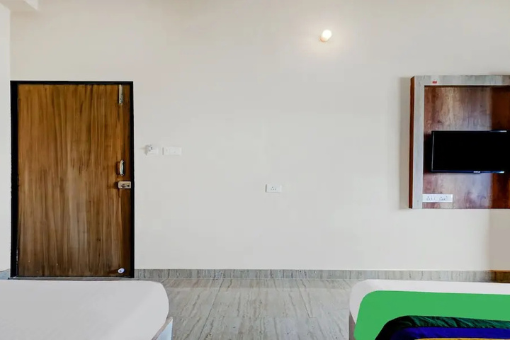 Room 4 of 12