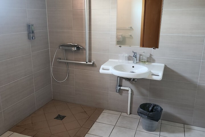 Room 42 of 61