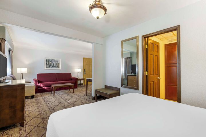 1 Queen Bed (18 of 37)