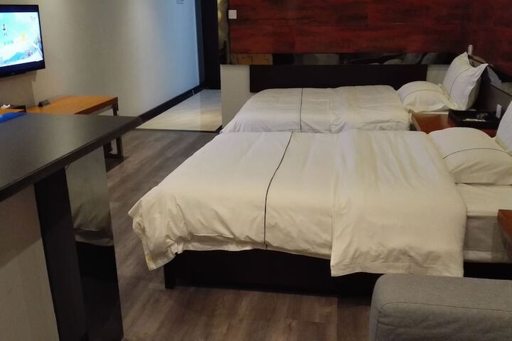 Room 13 of 26