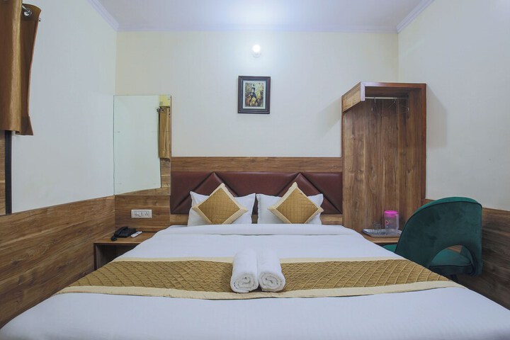 Room 14 of 33