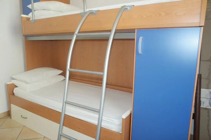 Room 2 of 7