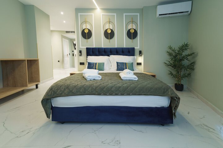 Room 19 of 100
