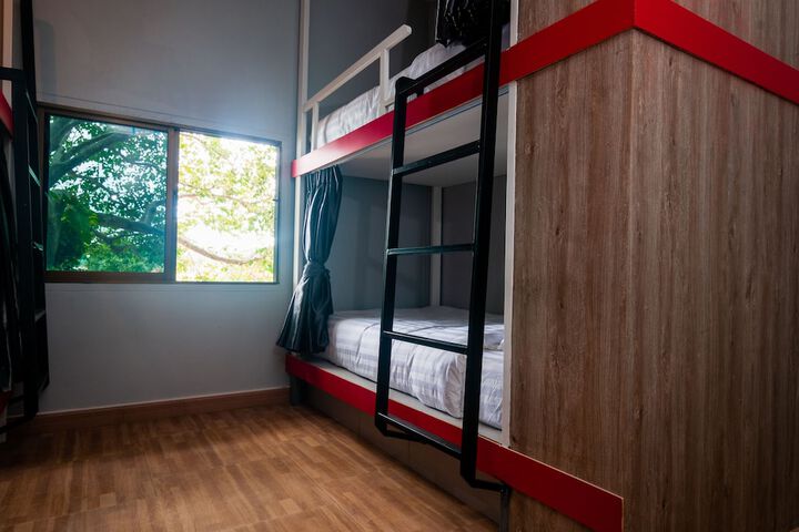Room 4 of 32