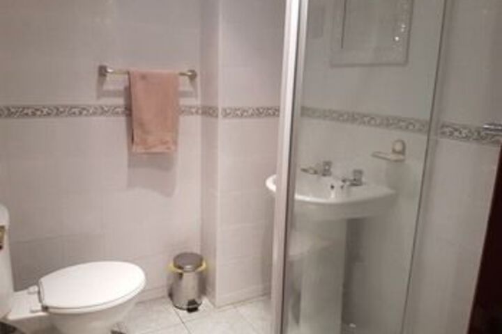 Room 4 of 17