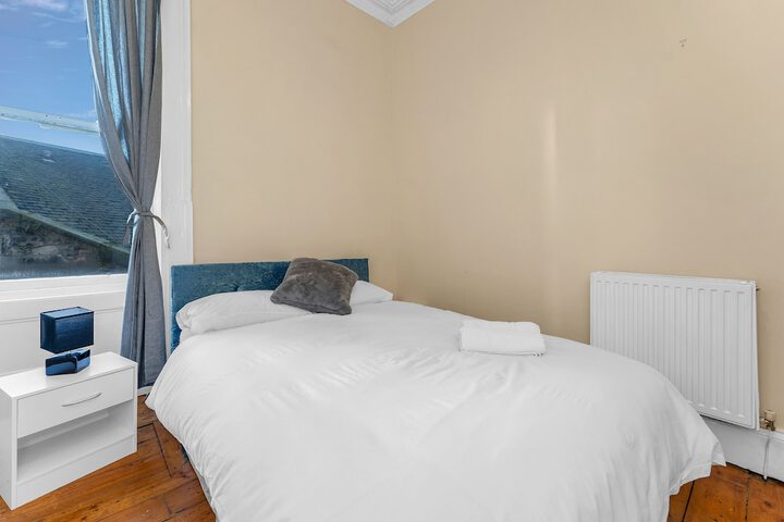 Room 5 of 38