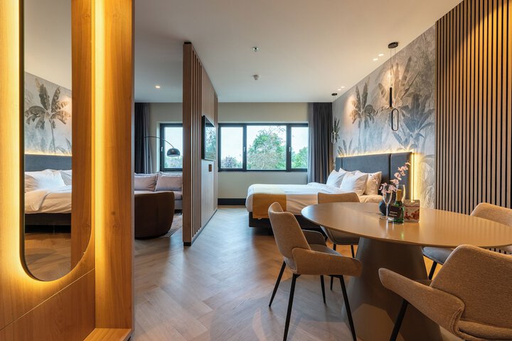 Room 4 of 32