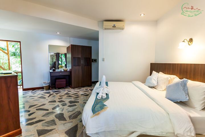 Room 28 of 46