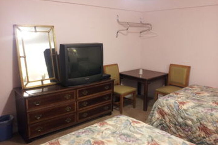 Room 10 of 20