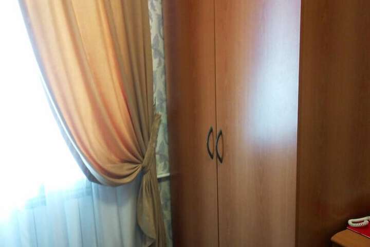 Room 4 of 28