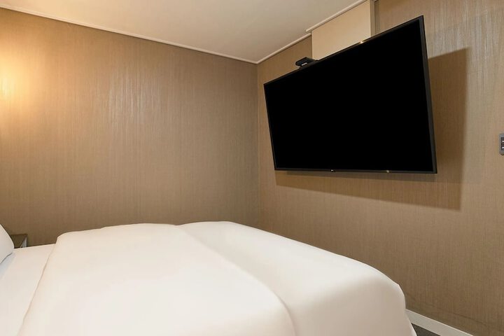 Room 3 of 24
