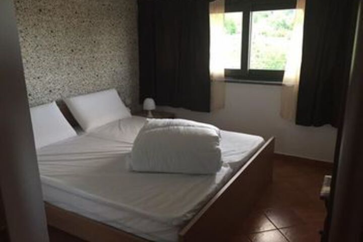 Room 8 of 19