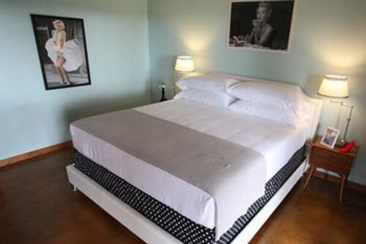 Room 16 of 42