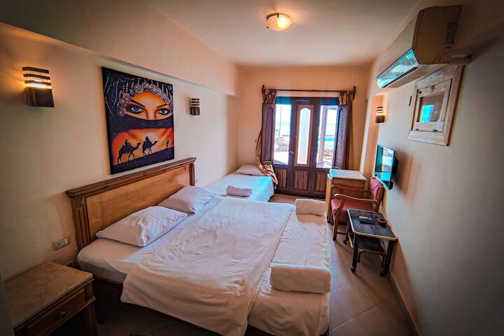 Room 16 of 72