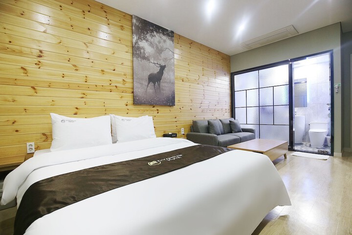 Room 6 of 39