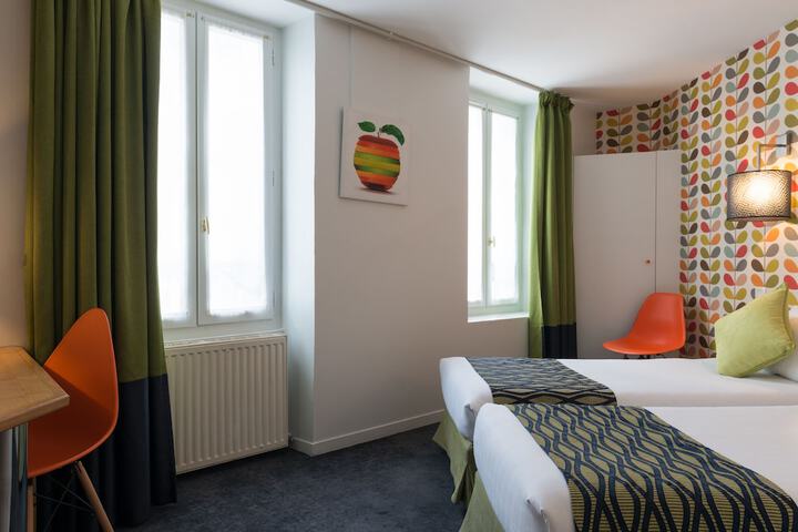 Room 6 of 52