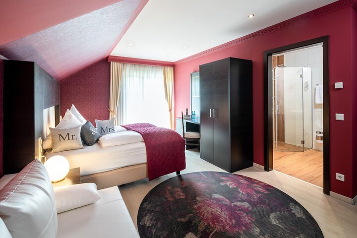 Room 9 of 20