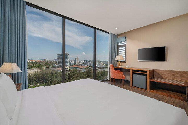 Room 27 of 104