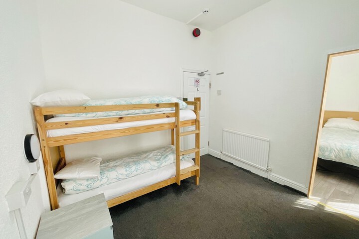 Room 46 of 148
