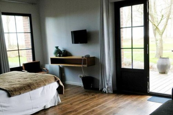 Room 10 of 62
