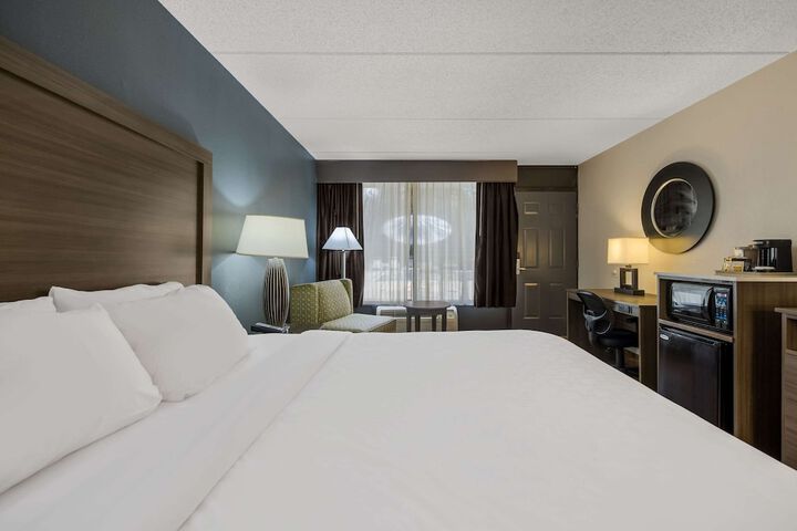 1 King Bed (8 of 8)