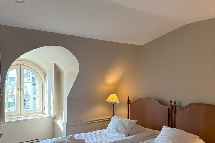 Room 8 of 36