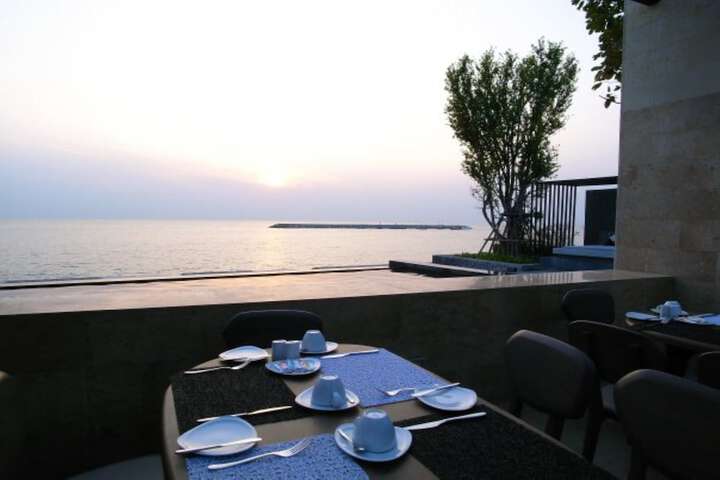 Dining 44 of 75