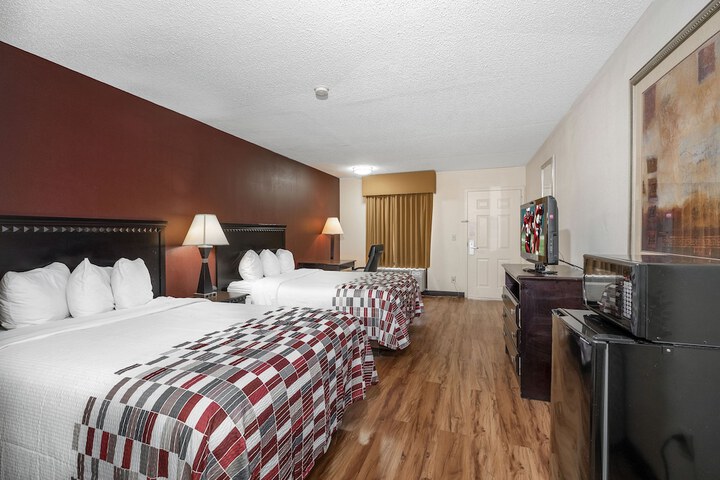 Deluxe 2 Double Beds (5 of 6)
